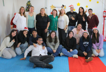 Entrega de regalos a los niños y niñas del jardín p. Alberto Hurtado